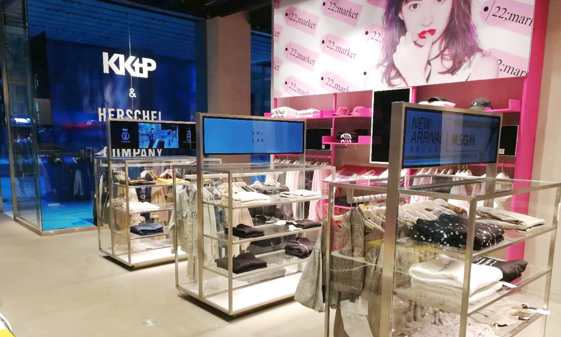 浙江某品牌服裝店應用條形屏